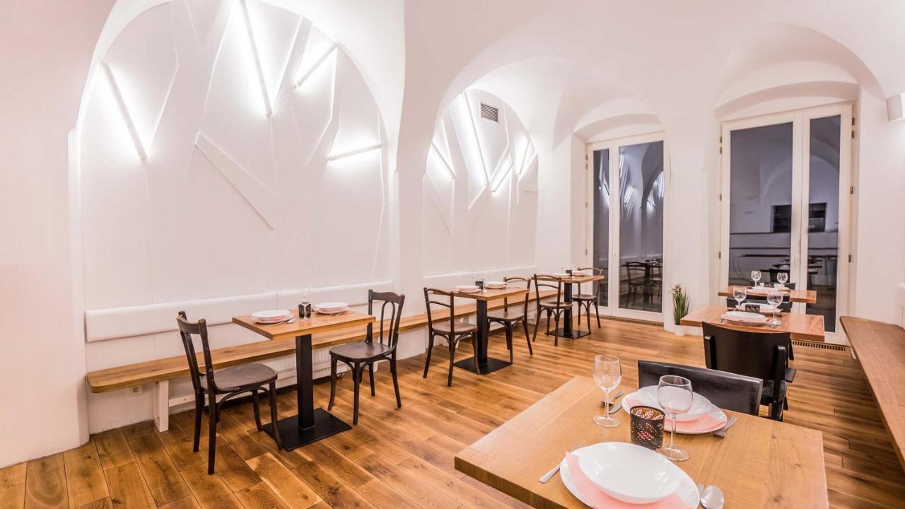 Penzion A Restaurace 14 豪斯庭 外观 照片