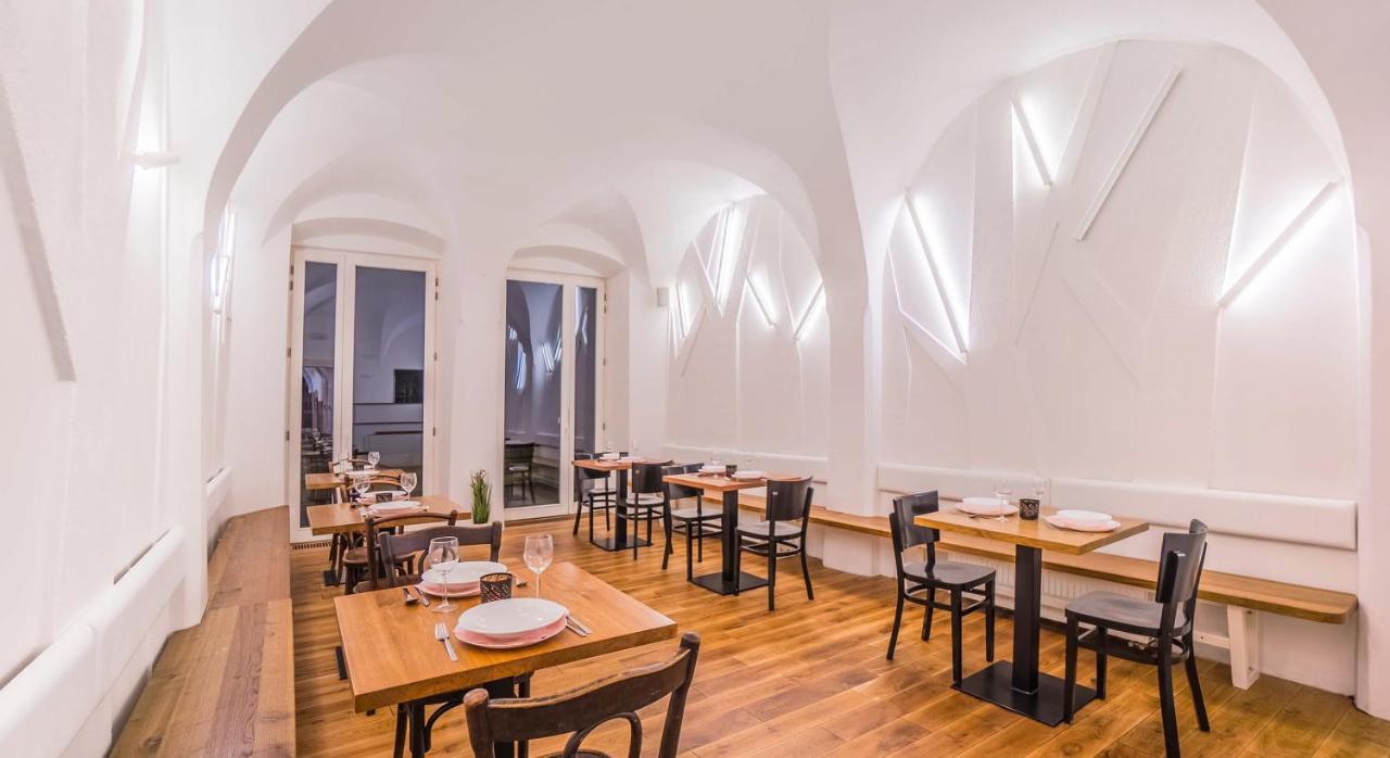 Penzion A Restaurace 14 豪斯庭 外观 照片